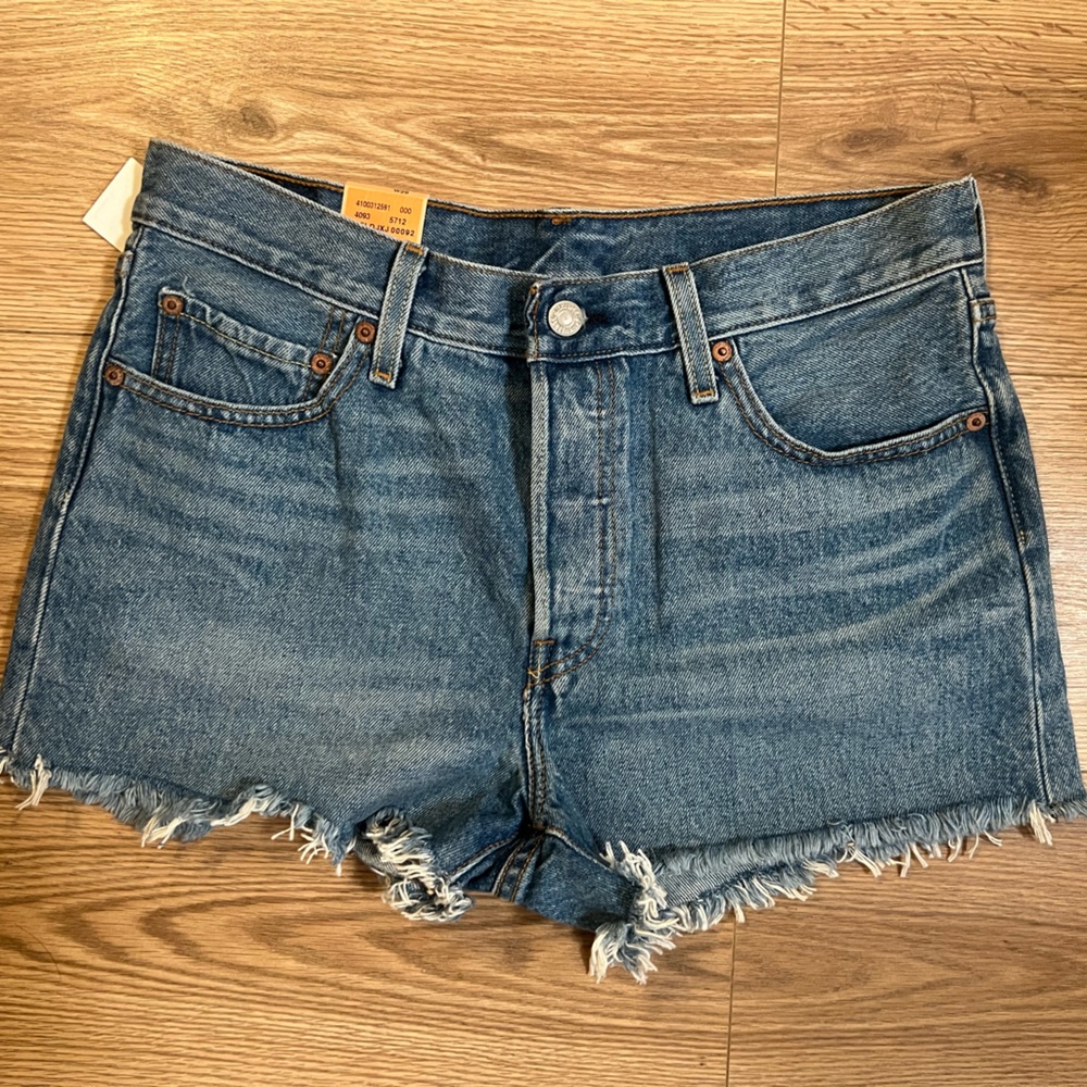 NWT Levi’s 501 shorts size 29